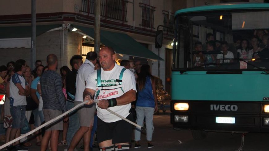 Bisceglie 2015 spettacolo in strada prove di forza